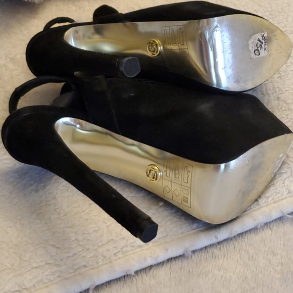 Shoes - Picture 3 of 4